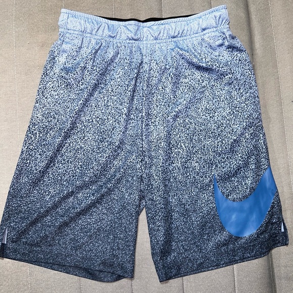 Short de basket Nike Dry-Fit porter une fois! - Picture 1 of 3